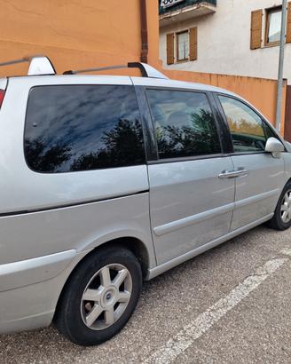 Citroen auto C8