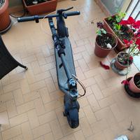 Monopattino Ninebot Segway F2