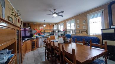 ADRIA: Casa singola con capannone