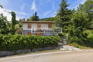 SM331 - CASA SINGOLA CON GIARDINO