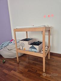 Fasciatoio Ikea con set contenitori e materassino