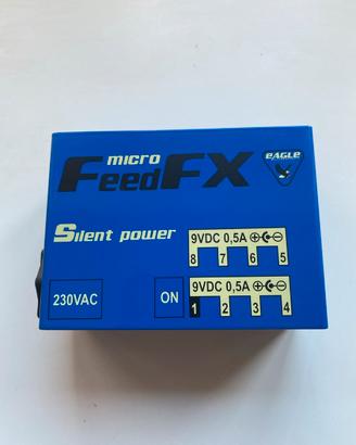 Alimentatore multiplo per effetti a pedale