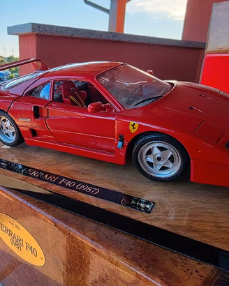 Ferrari F40 1/18 Bburago Base Radica + Box