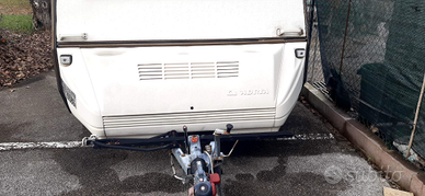 Roulotte-caravan con targa e libretto