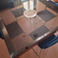 Tavolo in cristallo e legno