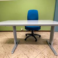 Scrivania - grigio chiaro - 140x80cm