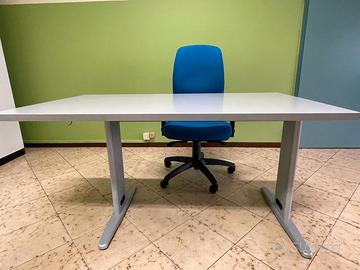 Scrivania - grigio chiaro - 140x80cm