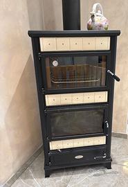 Stufa a legna in perfette condizioni marca WEKOS