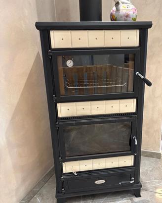 Stufa a legna in perfette condizioni marca WEKOS