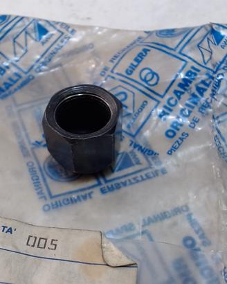 DADO SUPPORTO SPECCHIO PIAGGIO 227673