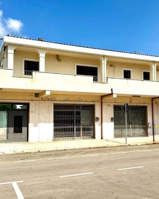 Appartamento di 320 m² con più di 5 locali e box a
