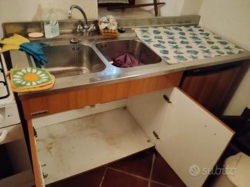 stufa a gas frigorifero lavandino.