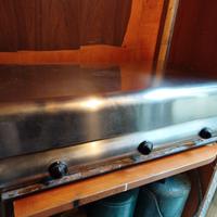 barbecue, griglia a tre accensioni indipendenti 