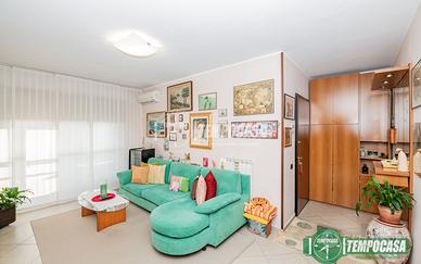 TRILOCALE CON DOPPI SERVIZI, TERRAZZINO VERANDATO