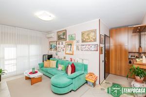 TRILOCALE CON DOPPI SERVIZI, TERRAZZINO VERANDATO