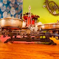 Antica bilancia austroungarica, pesi in omaggio