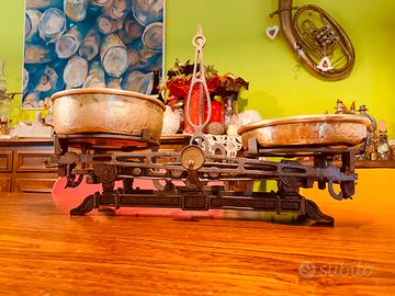 Antica bilancia austroungarica, pesi in omaggio