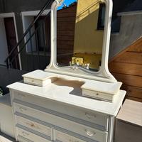 Cassettiera con specchio