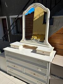 Cassettiera con specchio