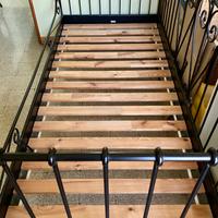 Letto singolo  in ferro battuto con doghe