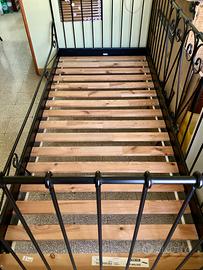 Letto singolo  in ferro battuto con doghe