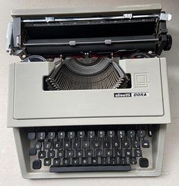 Macchina da scrivere anni 60 OLIVETTI DORA