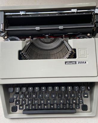 Macchina da scrivere anni 60 OLIVETTI DORA