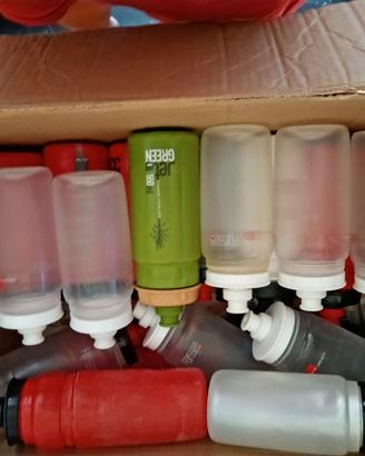 25 borracce da bici senza sponsor varie 