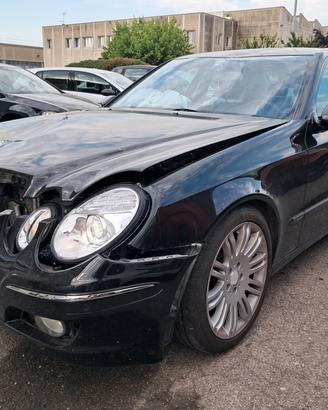 Mercedes classe E W211 Evo anno 2008 ricambi usati