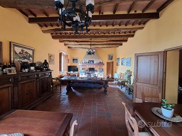 Casale in pietra con parco e piscina Follonica