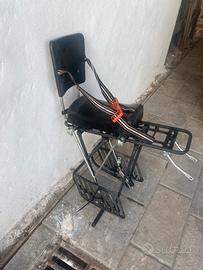 Seggiolino posteriore su portapacchi