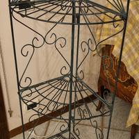 Portapenne in ferro con ripiani