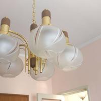 Lampadario in vetro, legno e metallo