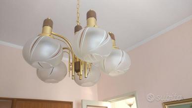 Lampadario in vetro, legno e metallo