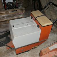 spazzatrice a batteria con trasporto