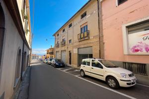 Casa con loc. commerciale