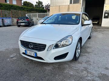 Volvo V60 1.6 Diesel DRIVe Summum Euro5