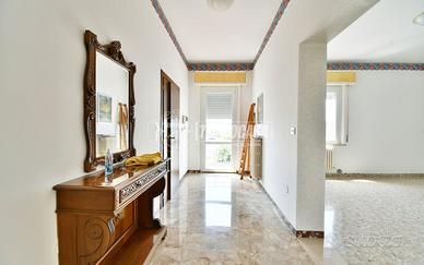 APPARTAMENTO CON 3 CAMERE ZONA FONTE DI MARE!