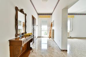 APPARTAMENTO CON 3 CAMERE ZONA FONTE DI MARE!
