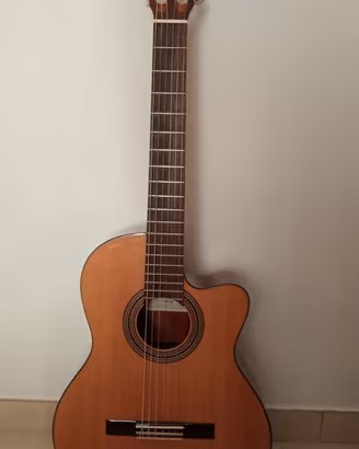 chitarra classica Yose Torres elettrificata 
