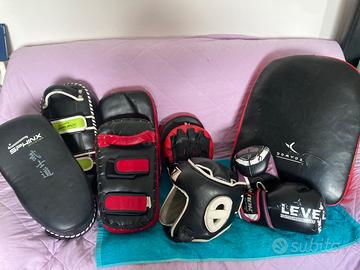 Set di colpitori e pao kick boxing
