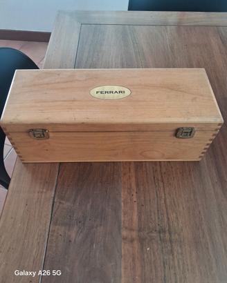 CASSETTA LEGNO FERRARI 