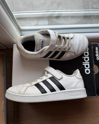 Scarpe Adidas usate n. 34 da bimbi