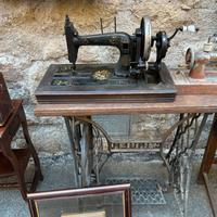 Macchina da cucire con base in legno