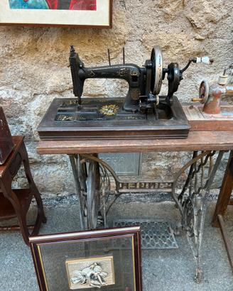 Macchina da cucire con base in legno