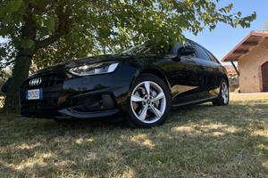 Audi A4 40 TDI quattro S tronic Business