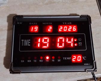 orologio  da parete digitale 