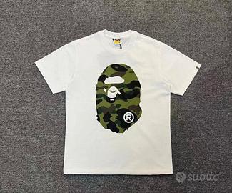 T-shirt bianca a maniche corte con stampa