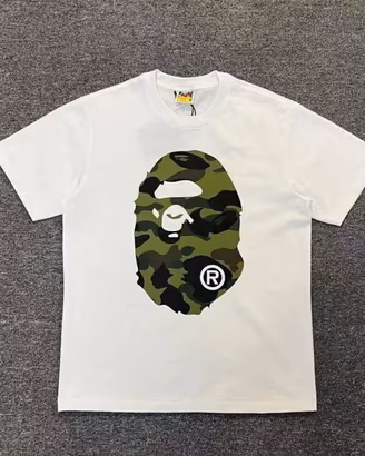 T-shirt bianca a maniche corte con stampa