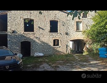 Rustico con terreno edificabile